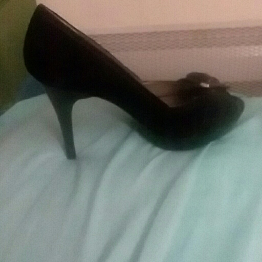 Heels - Picture 3 of 4
